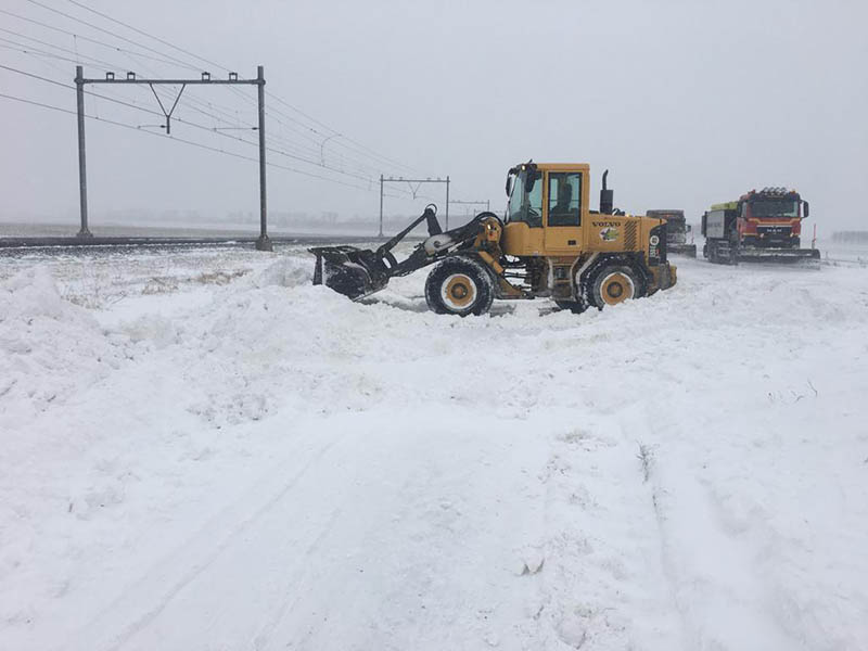 Gladheidsbestrijding | sneeuwval | sneeuwschuiven | sneeuw schuiven | stooien | zout strooien | winterwerk